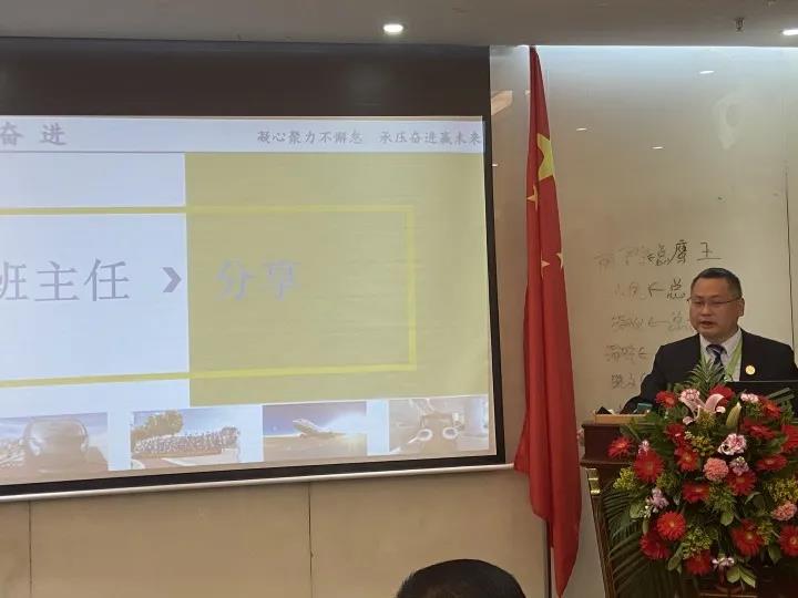 班主任對(duì)2020屆的班委們優(yōu)異的表現(xiàn)表示了肯定